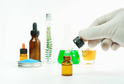 自然科學(xué)研究視角下的護(hù)膚成分 探索自然美產(chǎn)品的科學(xué)與美學(xué)融合