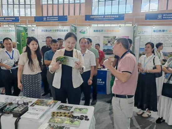 探索生命密碼，守護(hù)綠色家園——生態(tài)學(xué)院在2025年海南省全國科普月活動(dòng)中展現(xiàn)自然科學(xué)研究風(fēng)采